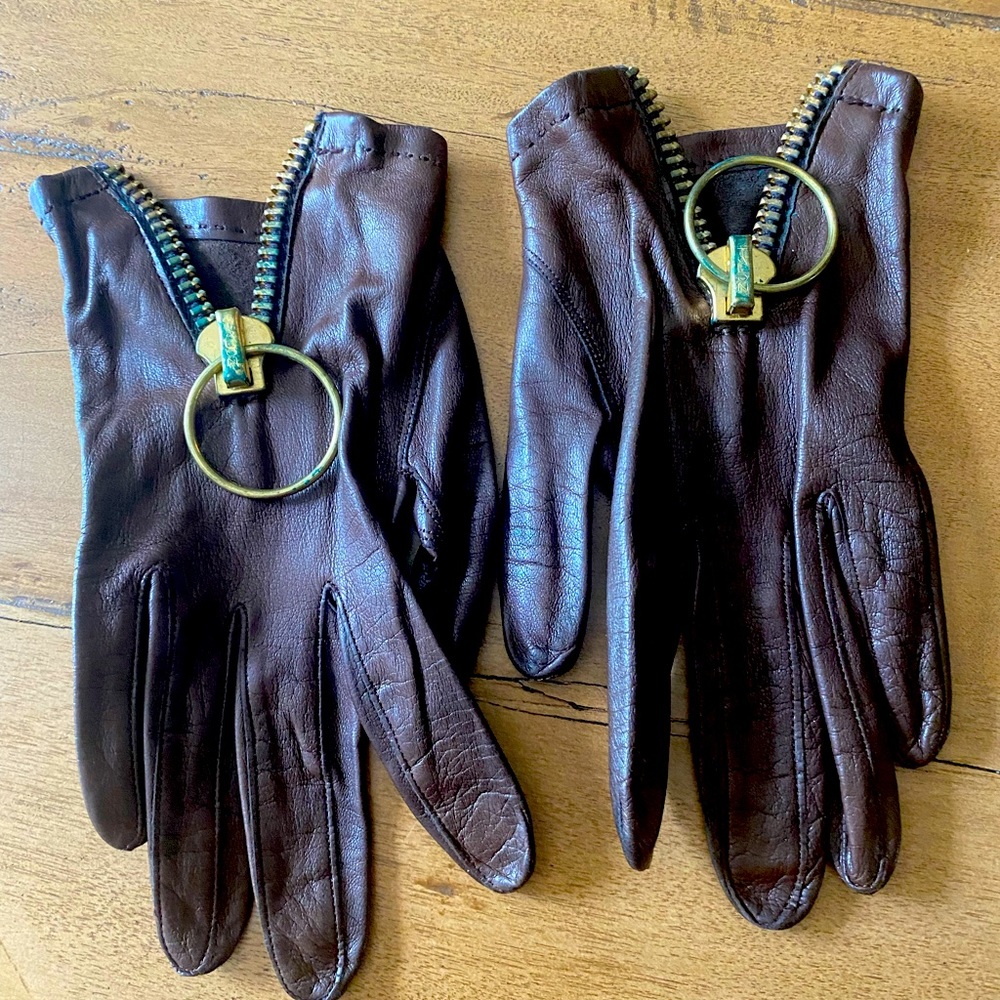 Vintage retro short brown gloves with zipper